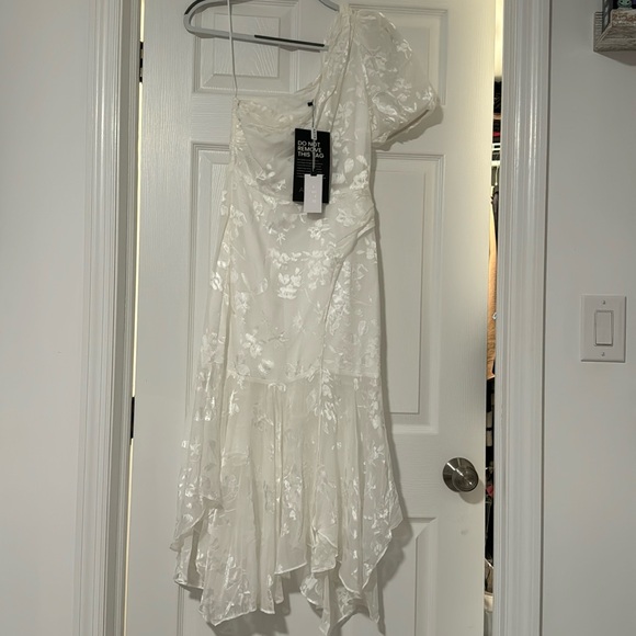 ASTR The Label SANTORINI ONE SHOULDER FLORAL MIDI DRESS - Picture 1 of 5